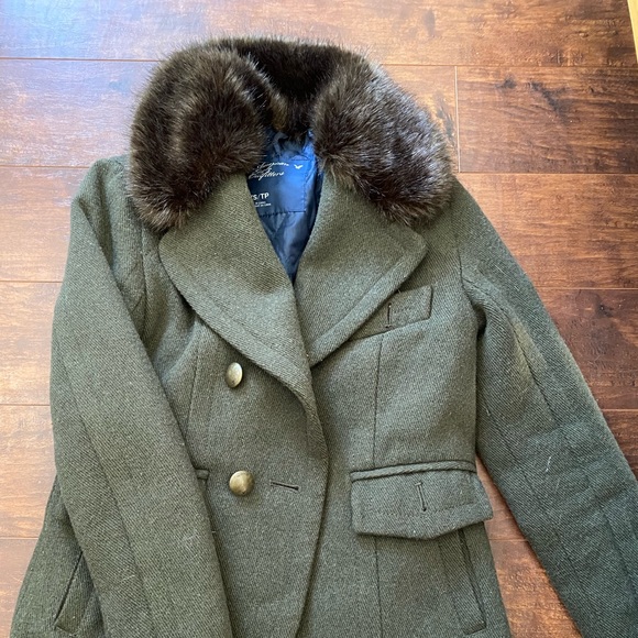 Heavy weight jacket with faux fur trim - Picture 1 of 3